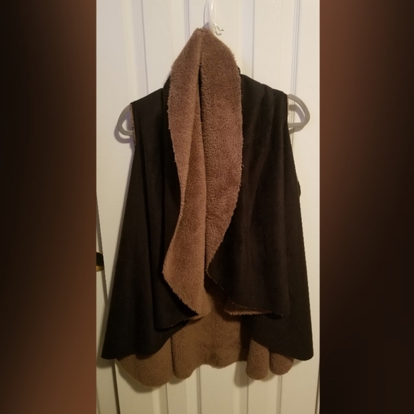 Faux Suede Leather & Sherpa Reversible Vest/Coat - Picture 4 of 5